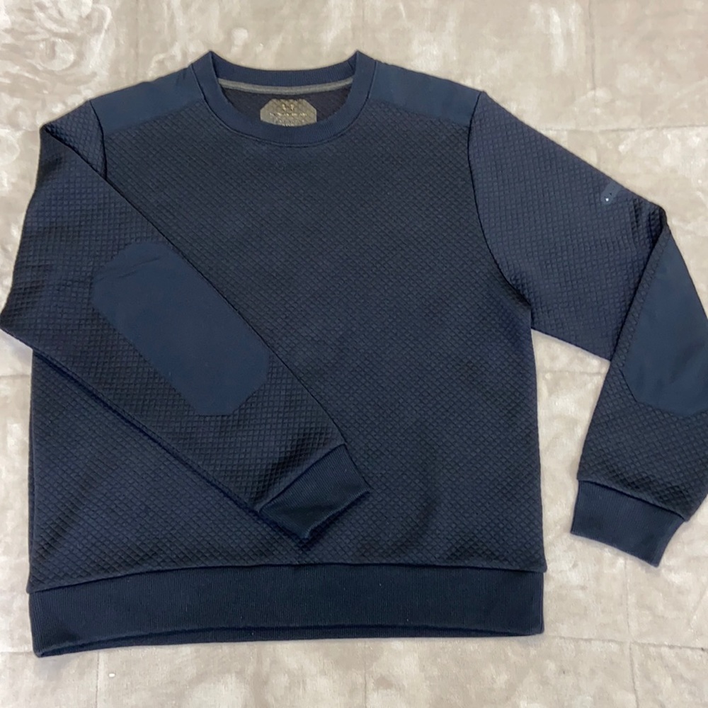 Beautiful Under Armour sweatshirt.